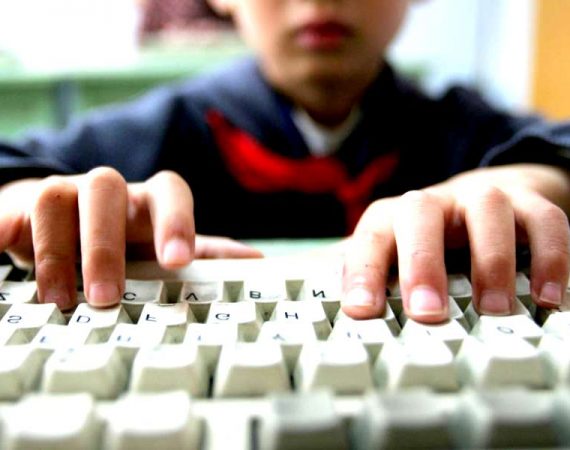 acoso menores redes sociales